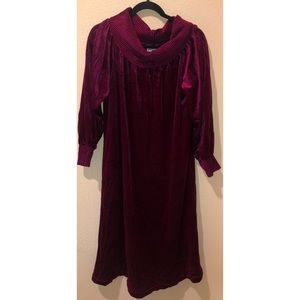 Vintage Lisanne velvet nightgown